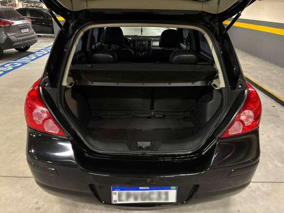 NISSAN-TIIDA-2010
