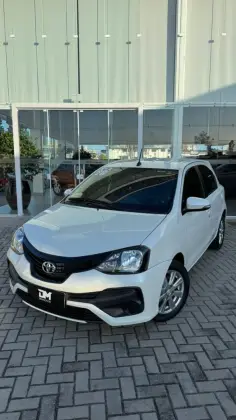 TOYOTA ETIOS 1.5 X PLUS 16V FLEX 4P AUTOMÁTICO