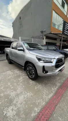 TOYOTA HILUX 2.8 D-4D TURBO DIESEL CD SRV 4X4 AUTOMÁTICO