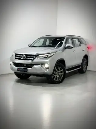 TOYOTA HILUX SW4 2.7 SR 7 LUGARES 4X2 16V FLEX 4P AUTOMÁTICO TOYOTA HILUX SW4 2.7 SR 7 LUGARES 4X2 16V FLEX 4P AUTOMÁTICO