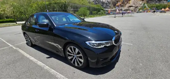 BMW-320i-2021