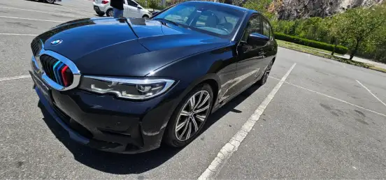 BMW-320i-2021