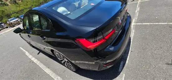 BMW-320i-2021