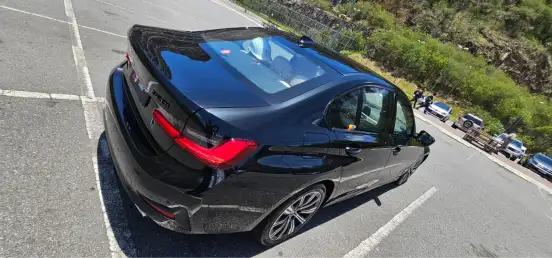BMW-320i-2021