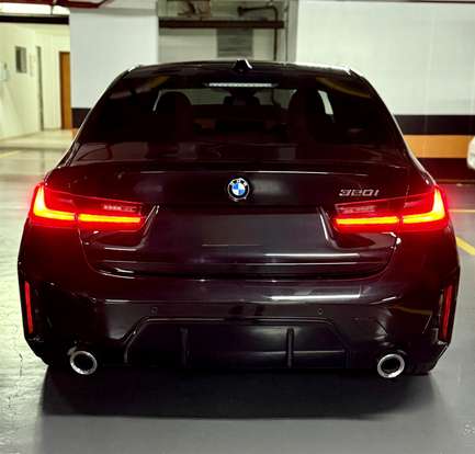 BMW-320i-2023