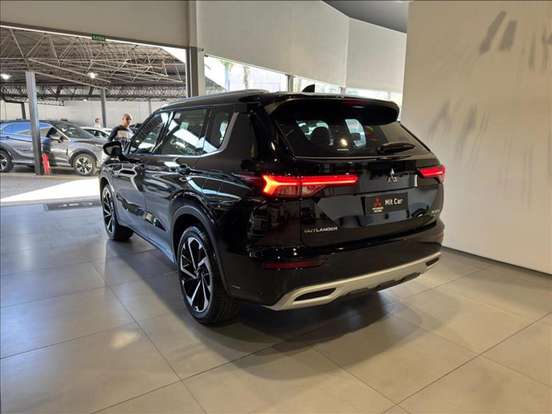 MITSUBISHI-OUTLANDER-2025