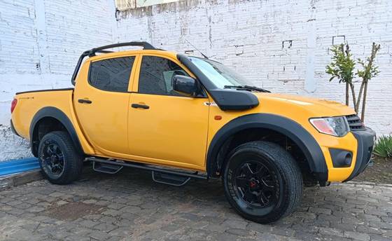 MITSUBISHI L200 SAVANA 3.2 4X4 16V OFF TURBO INTERCOOLER DIESEL 4P MANUAL