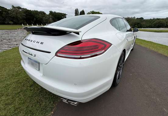PORSCHE-PANAMERA-2012