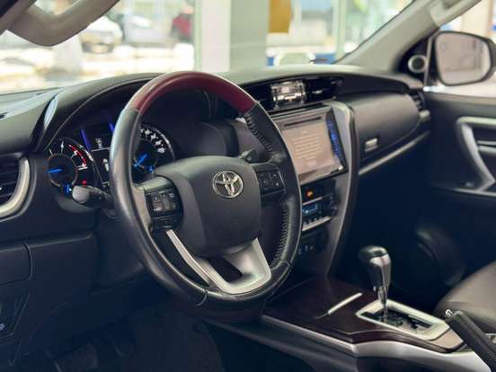 TOYOTA-HILUX SW4-2016