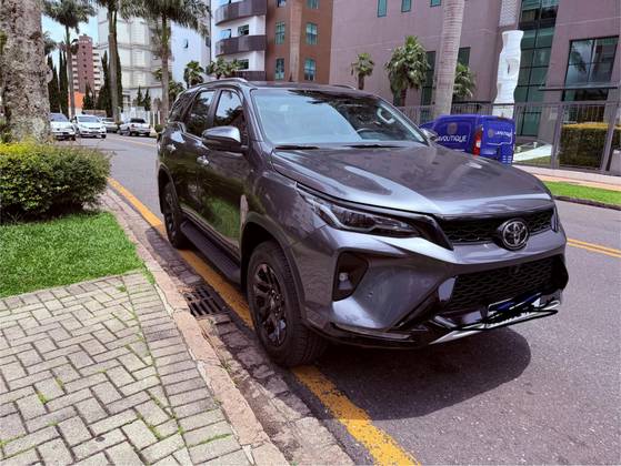 TOYOTA HILUX SW4 2.8 D-4D TURBO DIESEL SRX PLATINUM 7L 4X4 AUTOMÁTICO