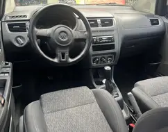 VOLKSWAGEN FOX 1.6 MI HIGHLINE 8V FLEX 4P MANUAL VOLKSWAGEN FOX 1.6 MI HIGHLINE 8V FLEX 4P MANUAL