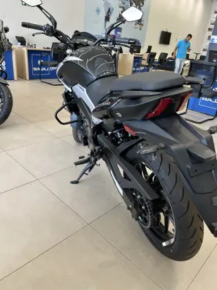 BAJAJ DOMINAR 250 