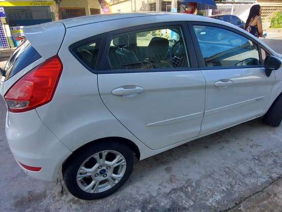 FORD-FIESTA-1.6 SE HATCH 16V FLEX 4P POWERSHIFT FORD-FIESTA-2015
