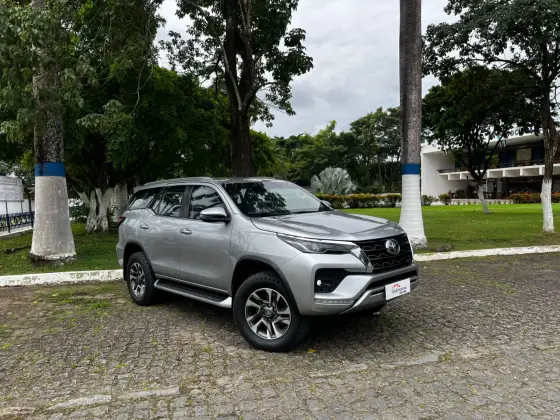 TOYOTA HILUX SW4 2.8 D-4D TURBO DIESEL SRX 7L 4X4 AUTOMÁTICO