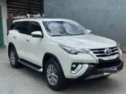 TOYOTA HILUX SW4 2.8 SRX 4X4 7 LUGARES 16V TURBO INTERCOOLER DIESEL 4P AUTOMÁTICO