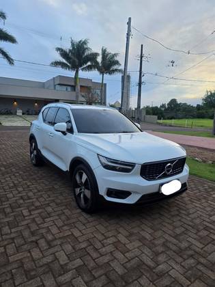 VOLVO XC40 2020 2.0 T4 GASOLINA MOMENTUM GEARTRONIC