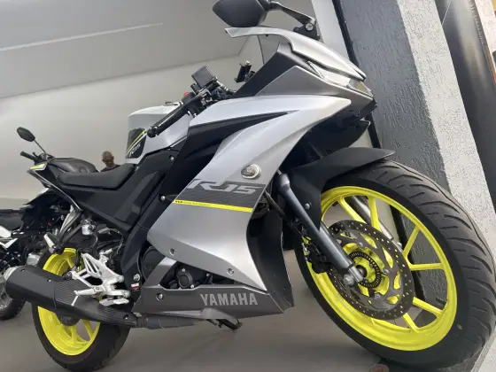 YAMAHA YZF R15 