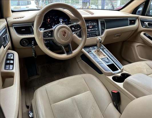 PORSCHE-MACAN-2016