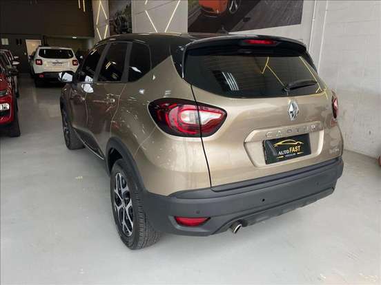 RENAULT-CAPTUR-2021