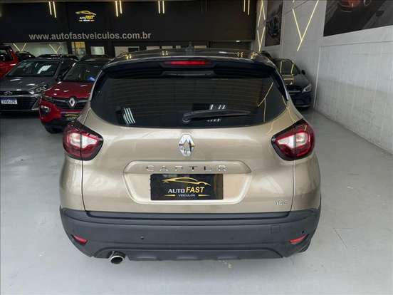 RENAULT-CAPTUR-2021