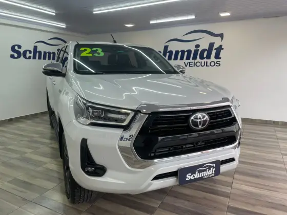 TOYOTA HILUX 2.8 D-4D TURBO DIESEL CD SRX 4X4 AUTOMÁTICO