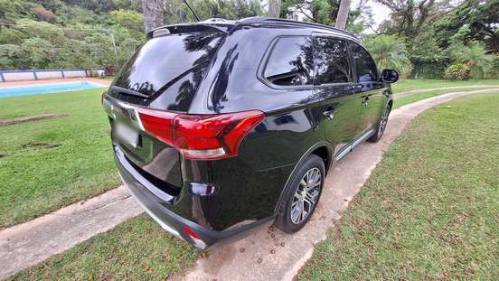 MITSUBISHI-OUTLANDER-2017