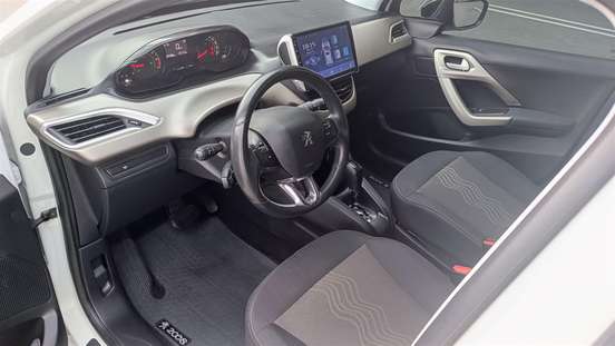PEUGEOT-2008-2017