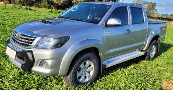 TOYOTA-HILUX-2015