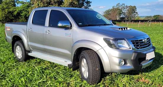 TOYOTA-HILUX-2015