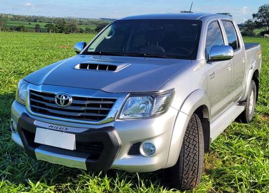 TOYOTA-HILUX-2015