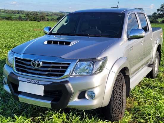 TOYOTA-HILUX-3.0 SRV 4X4 CD 16V TURBO INTERCOOLER DIESEL 4P AUTOMÁTICO TOYOTA-HILUX-2015