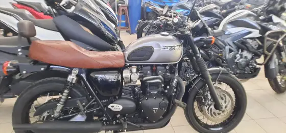 TRIUMPH BONNEVILLE T120 BLACK 1200 