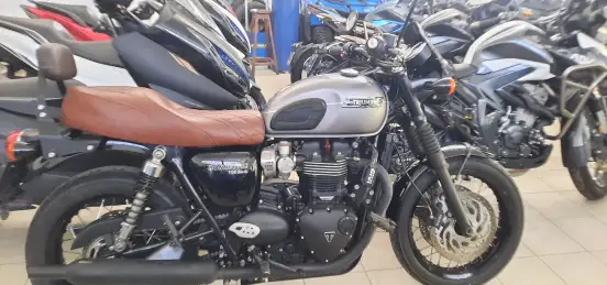 TRIUMPH-BONNEVILLE T120 BLACK 1200-2023