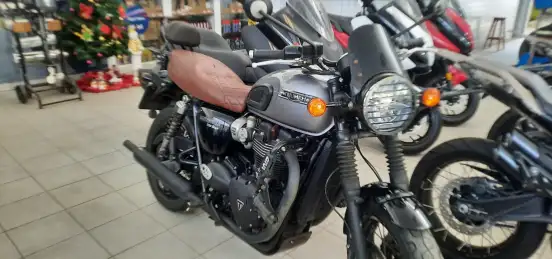TRIUMPH-BONNEVILLE T120 BLACK 1200-2023