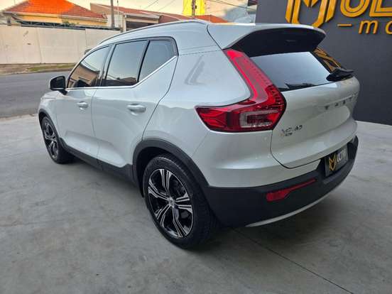VOLVO-XC40-2020