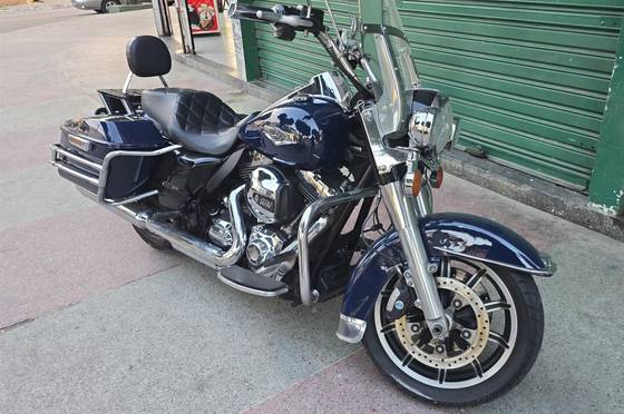HARLEY-DAVIDSON ROAD KING POLICE 
