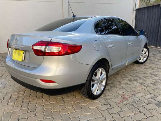 RENAULT-FLUENCE-2.0 PRIVILÉGE 16V FLEX 4P AUTOMÁTICO RENAULT-FLUENCE-2015