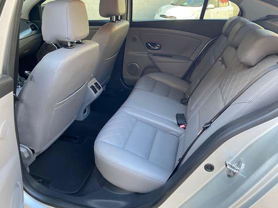 RENAULT-FLUENCE-2.0 PRIVILÉGE 16V FLEX 4P AUTOMÁTICO RENAULT-FLUENCE-2015