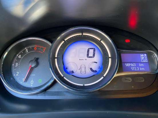 RENAULT-FLUENCE-2015