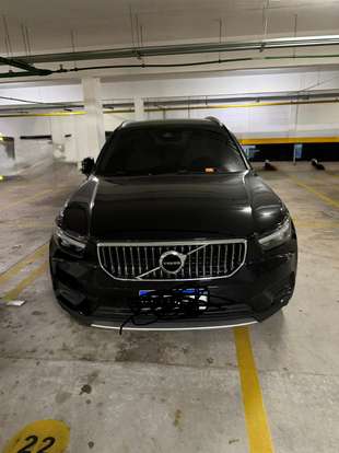 VOLVO-XC40-2021