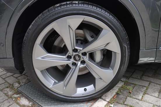 AUDI-Q7-2024