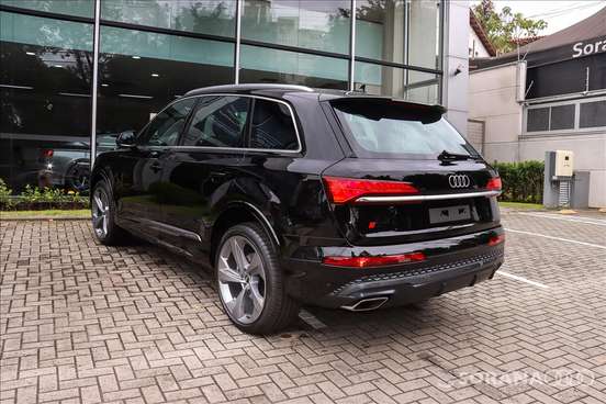 AUDI-Q7-2024