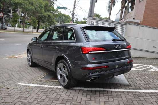 AUDI-Q7-2024