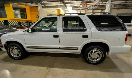 CHEVROLET BLAZER 4.3 SFI DLX EXECUTIVE 4X4 V6 12V GASOLINA 4P AUTOMÁTICO