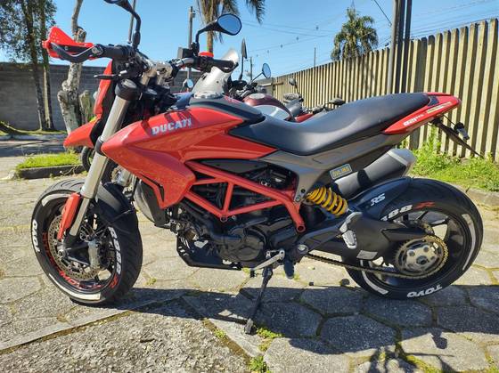 DUCATI HYPERMOTARD 821 
