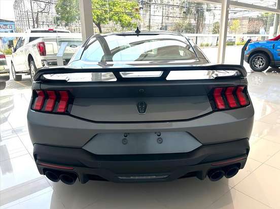 FORD-MUSTANG-2025