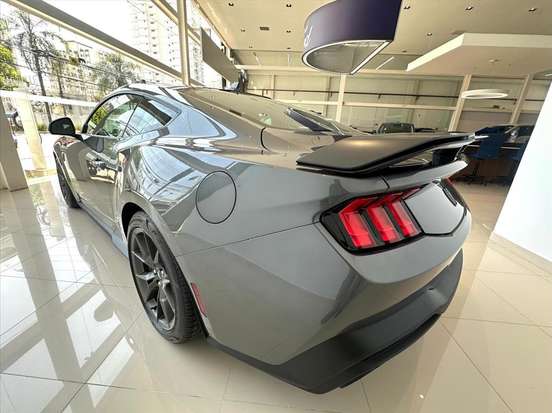 FORD-MUSTANG-2025