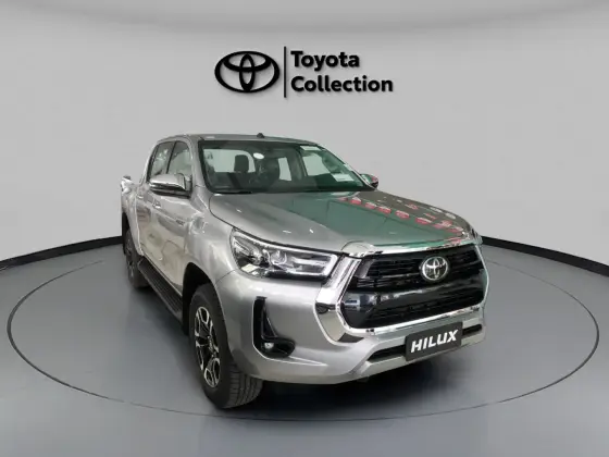 TOYOTA HILUX 2.8 D-4D TURBO DIESEL CD SRX 4X4 AUTOMÁTICO TOYOTA HILUX 2.8 D-4D TURBO DIESEL CD SRX 4X4 AUTOMÁTICO