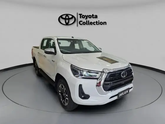 TOYOTA HILUX 2.8 D-4D TURBO DIESEL CD SRX 4X4 AUTOMÁTICO TOYOTA HILUX 2.8 D-4D TURBO DIESEL CD SRX 4X4 AUTOMÁTICO