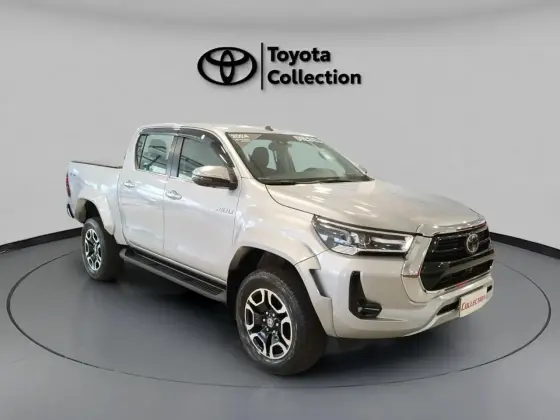 TOYOTA HILUX 2.8 D-4D TURBO DIESEL CD SRX PLUS 4X4 AUTOMÁTICO